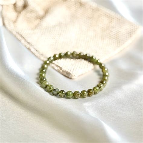 Superior Quality Peridot Round Bead Bracelet - 6mm – The Trivia Store