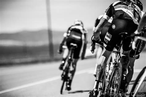 Cycling Black and White 的图像结果