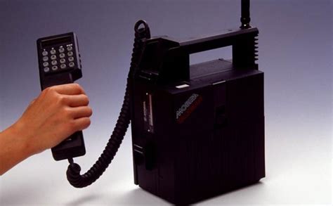 First Generation Mobile Phone 的图像结果