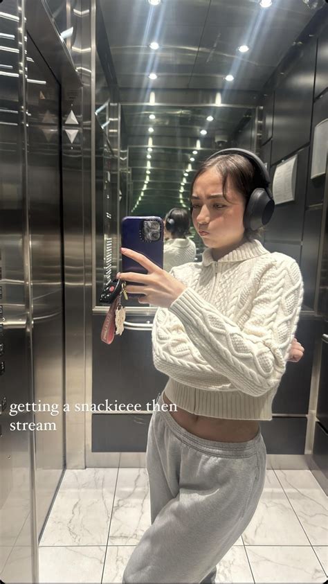 Getting snacks : r/sakurashymko3