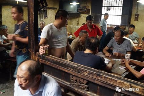 遭了！宜宾江北一群人在茶楼打牌，全部遭逮进去了！_人员_警务_雅间