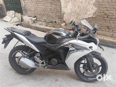 Honda CBR 150R - Motorcycles - 1803426794