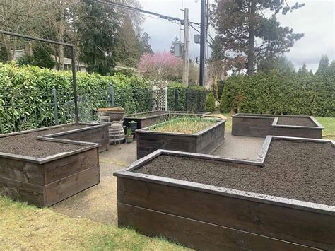 20 Practical Raised Garden Bed Layouts for Every Garden - The Ultimate ...