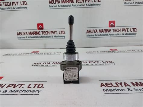 Telemecanique Xd2Pa22 Joystick Ac15 240V 3A – Aeliya Marine Tech