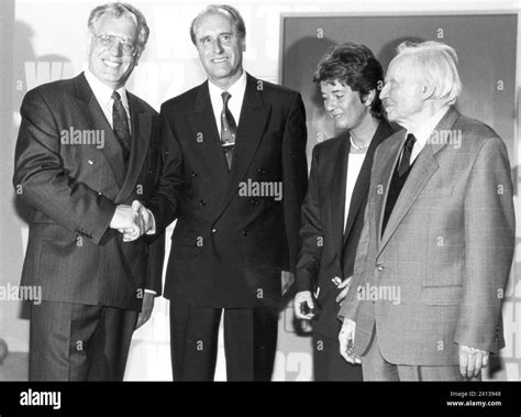 Presidential election on April 26, 1992 in Austria: Candidates: Rudolf ...