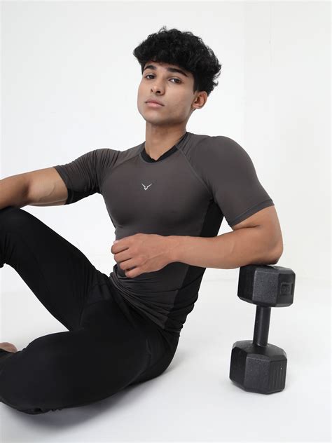 Invincible Men's Color Block Base Layer Compression Tee