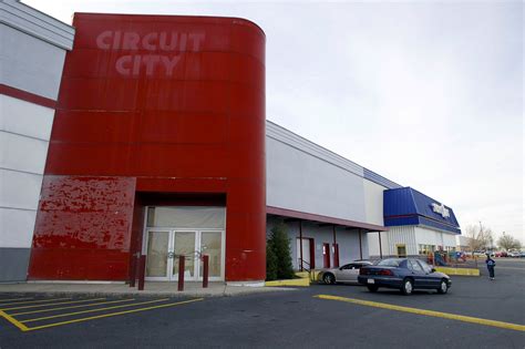 A Calif. man hid for 6 months in a secret room in Circuit City ...