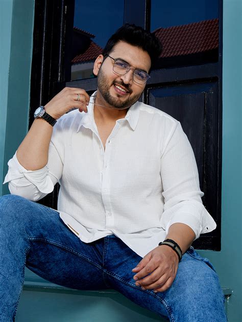 Instafab Plus Men's Daisy White Breezy-Weave Shirt