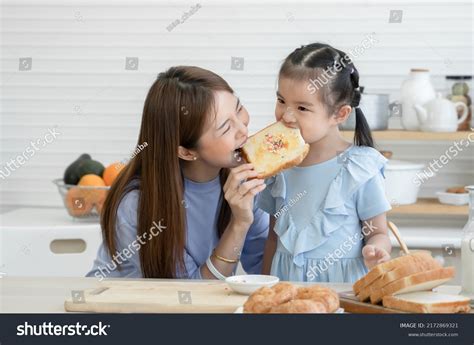 3,157 Mother Daughter Asian Milk Images, Stock Photos & Vectors ...