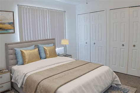 Franklin Square Apartments - Livonia, MI 48154 | ApartmentGuide.com