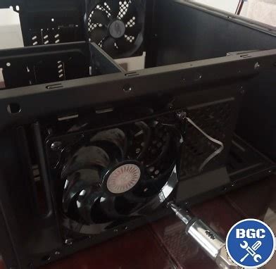 Computer Case Fan Installation 的图像结果