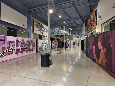 Our Eerie Walk Through The Desolate Primm Outlets - Live and Let's Fly