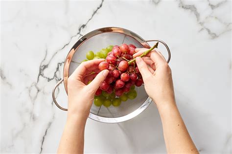 How to Wash Grapes