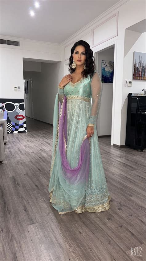 Sunny Leone exudes oomph in these stunning looks, check out pictures