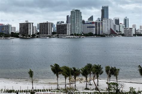 A Giant Plume of Saharan Dust Is Headed to Florida - The New York Times