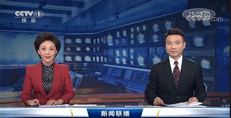 《杭州新闻联播》直播时提词器故障，主持人不知所措狂按遥控_腾讯新闻