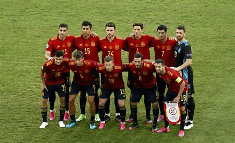 图文:[欧洲杯]西班牙VS瑞典 伊布晃过普约尔-搜狐体育