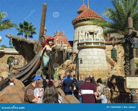 Under the Sea - Journey of the Little Mermaid Ride at Walt Disney Magic ...