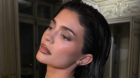 Kylie Jenner 'can't smile' due to 'too much lip fillers', fans claim ...