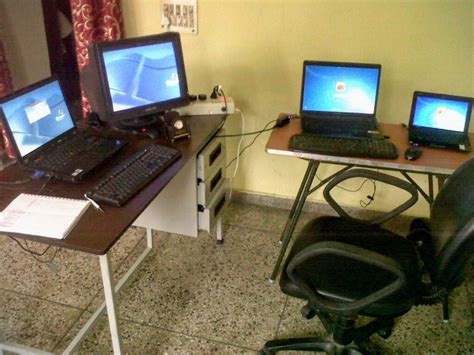 Desk setup - fancy vs getting things done? | Ravi Sagar