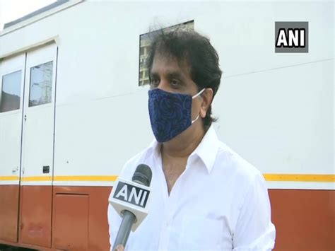 Mumbai businessman provides police, health care workers with vanity ...
