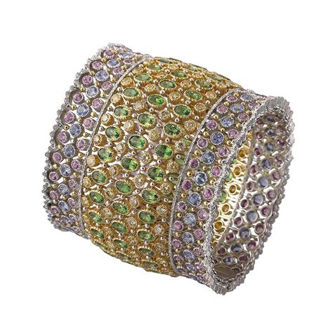 Buccellati cuff bracelet with emerald and diamonds, engraved