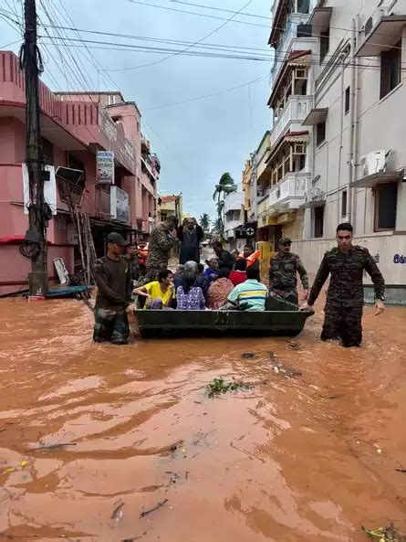 Kuwait Highlights News Updates: Indians stranded after Gulf Air ...