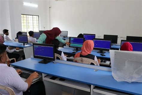 Computer Lab Workstations 的图像结果