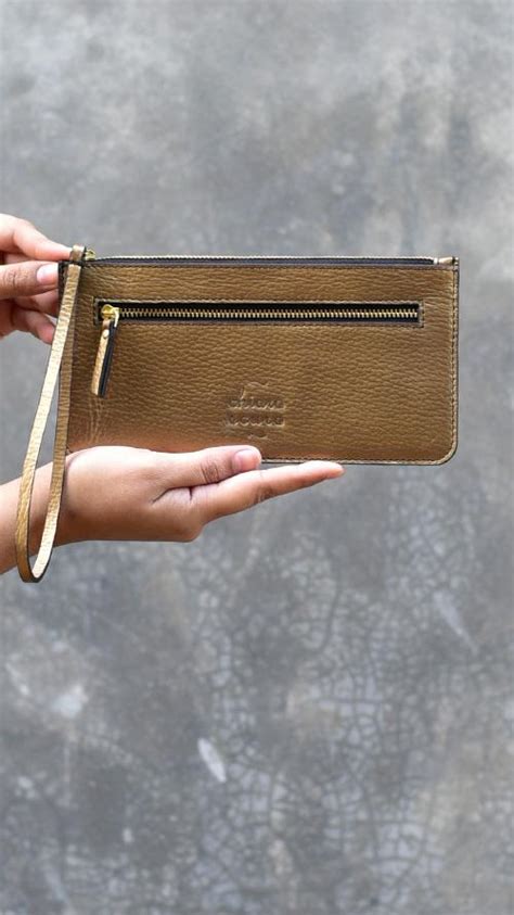 Clutches & Wallets – Chiaroscuro