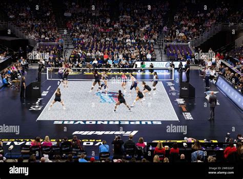 Atlanta Vibe, front, plays against Omaha Supernovas during a Pro ...