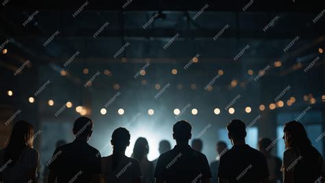 Group of People Standing by Empty Bed 的图像结果