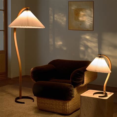 Gubi – Timberline floor lamp
