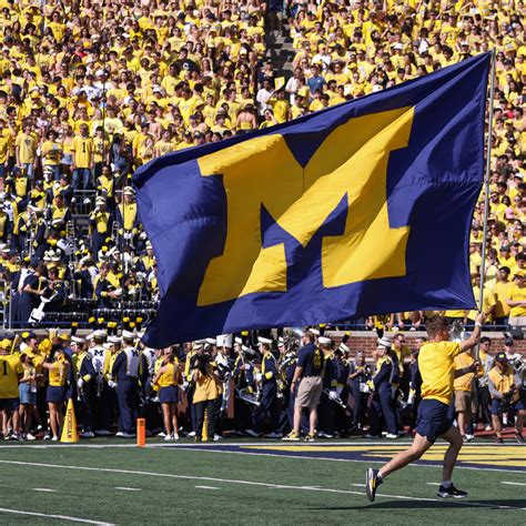 What Is Swamp Ass? Plus Expert Tips on How to Get Rid of It - Men's Journal