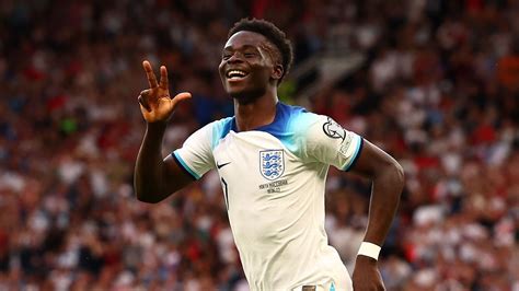 Gab and Juls' soccer draft: Bukayo Saka No. 1 born in 2001 - ESPN