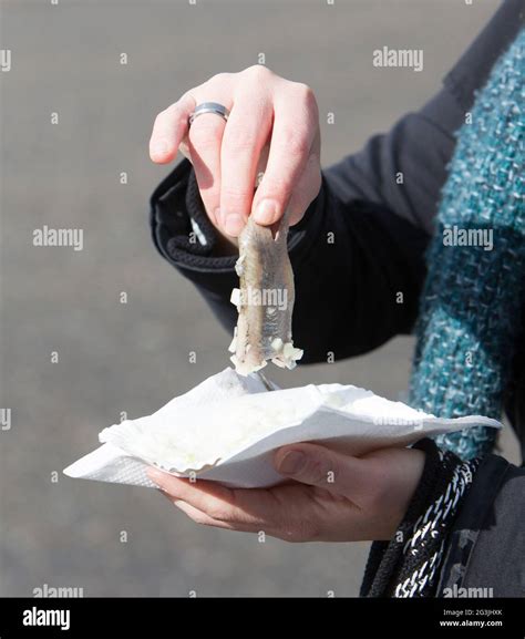 Eating Herring 的图像结果