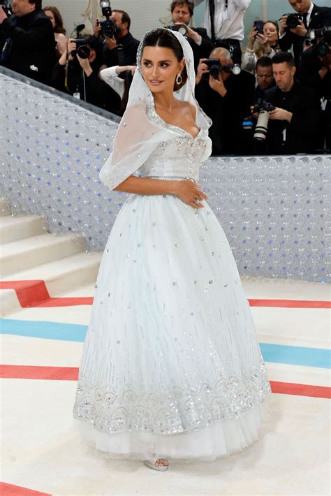 Penélope Cruz Hit the Met Gala Red Carpet in the Most Stunning Wedding ...