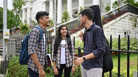 印媒：拿伪造大学录取通知书入境加拿大，数百印度留学生面临被驱逐 - 西部网（陕西新闻网）