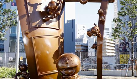 Doraemon Statue in Tokyo enthüllt
