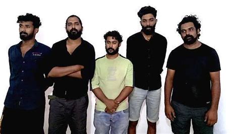 സ്‌കൂളിൽ സെക്യൂരിറ്റിക്കാരന്റെ കഞ്ചാവ് പാർലർ: 5 പേർ അറസ്റ്റിൽ - KERALA ...