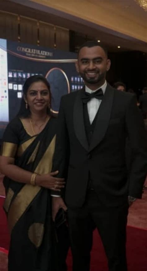 மலேசியாவின் இளம் தொழிலதிபர் விருது.. உழைப்பால் உயர்ந்த தமிழ் இளைஞர் ...