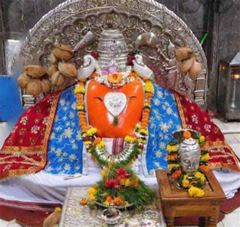 गणेश चतुर्थी पर महाराष्ट्र के इन मंदिरों को होता है अलग नजारा, आप भी ...