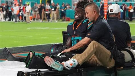 Tyreek Hill leg injury: What is Patella dislocation's recovery time ...