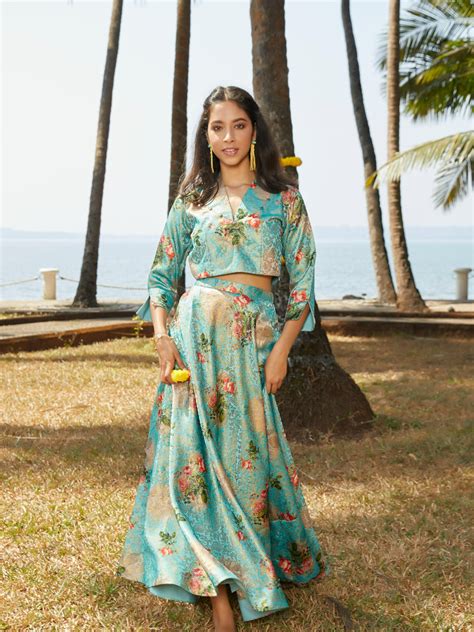 5 Outfits For A Stunning Navratri Garba Look| Raisin