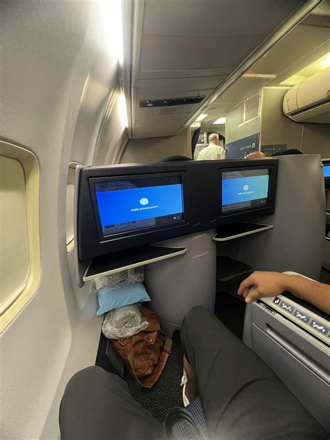 United Airlines Business Class 的图像结果