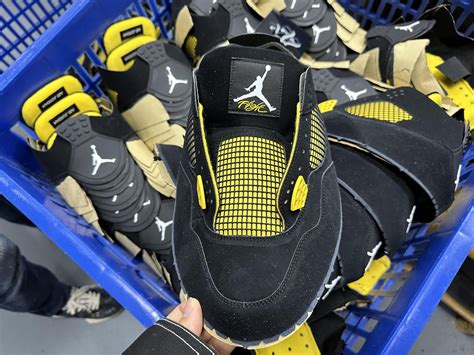 An exclusive look at GX Yellow Thunders! : r/weidianwarriors