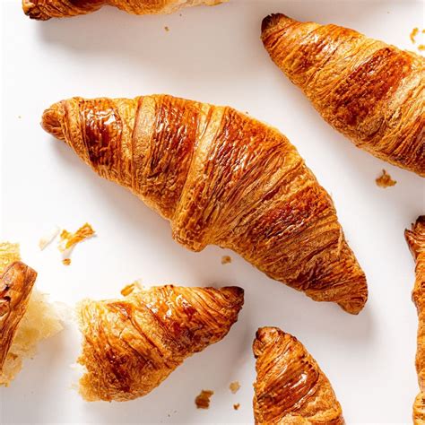 Best French Pastries to Try: Croissants, Éclairs & More