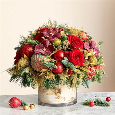 17 Festive Christmas Floral Arrangement Ideas - WithLoveLive