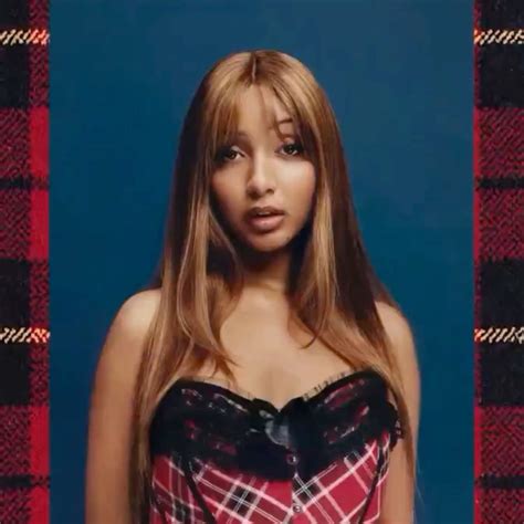 pinkpantheress em 2025 | Cantores, Doja cat, Mãe