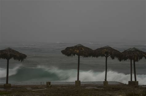 Uragan udario: Opasno po život FOTO/VIDEO - B92