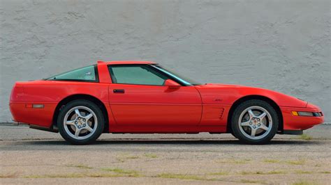 Man With 15 Red C4 Corvettes Is Now Ready to Sell Them